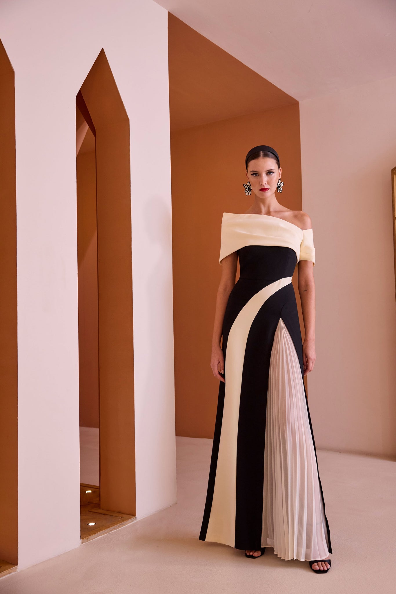 Carla Ruiz 52546 Black/Ivory