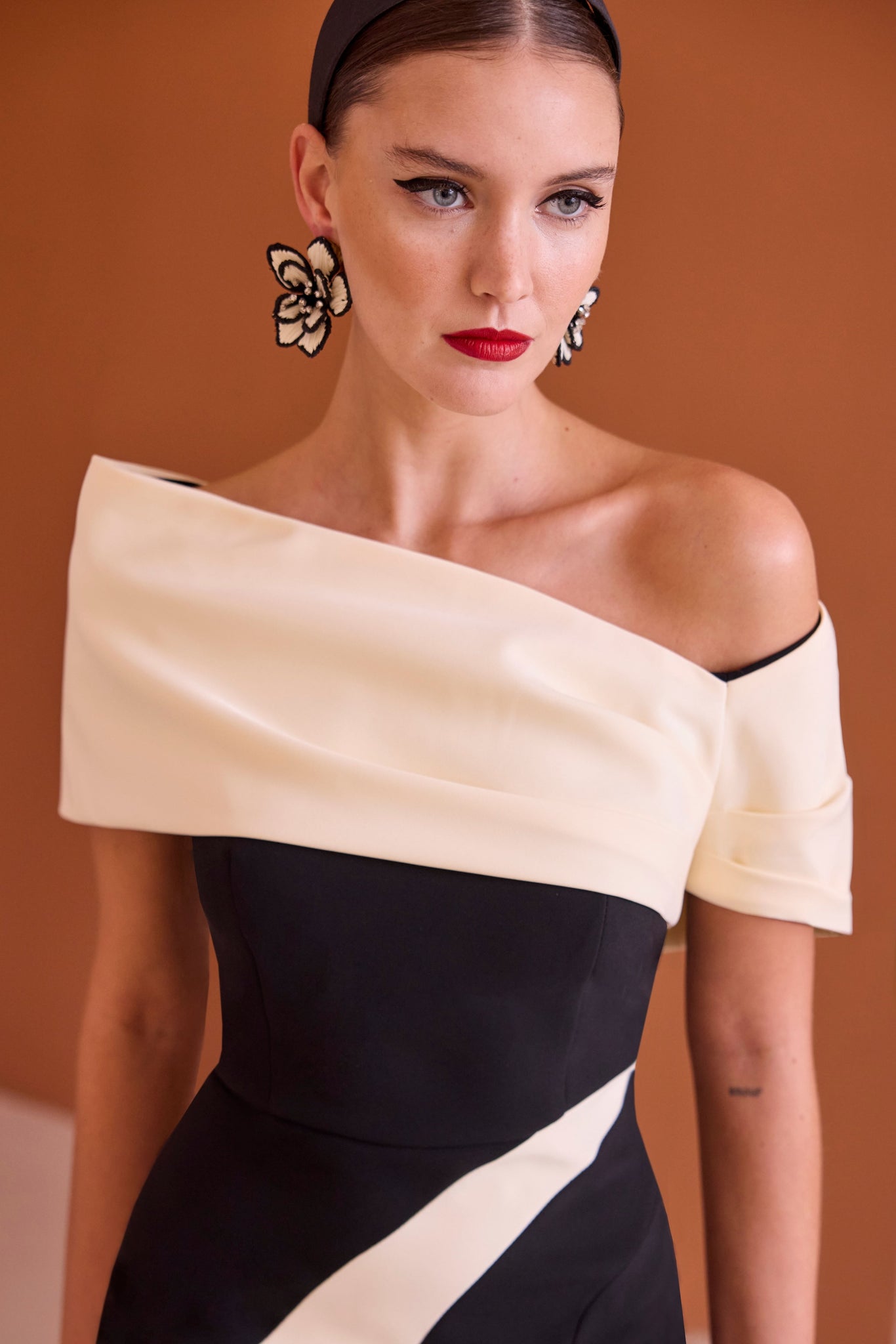 Carla Ruiz 52546 Black/Ivory