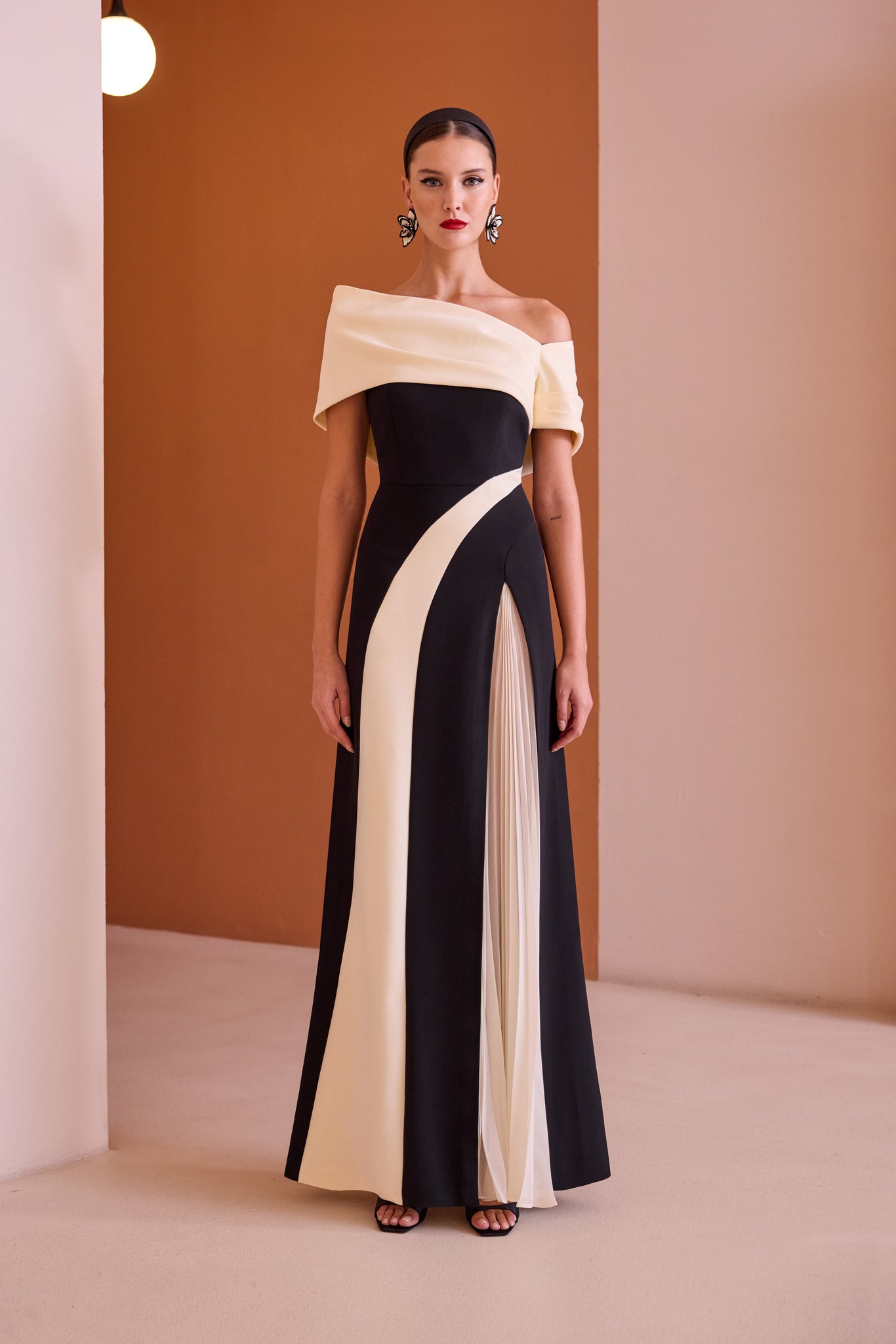 Carla Ruiz 52546 Black/Ivory