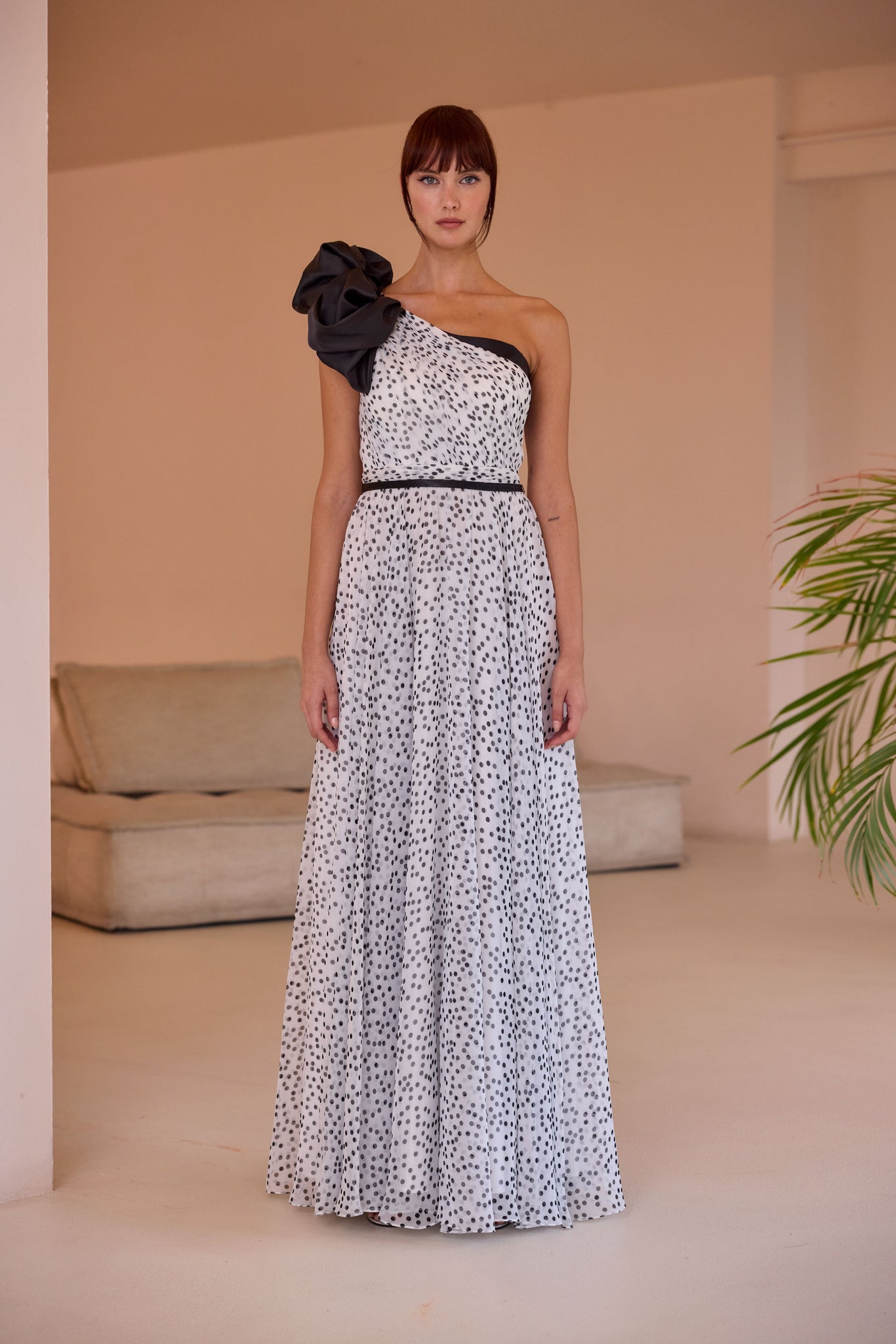 Carla Ruiz 52709 Ivory/Black